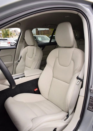 Volvo V60 cena 194900 przebieg: 26088, rok produkcji 2023 z Wrocław małe 352
